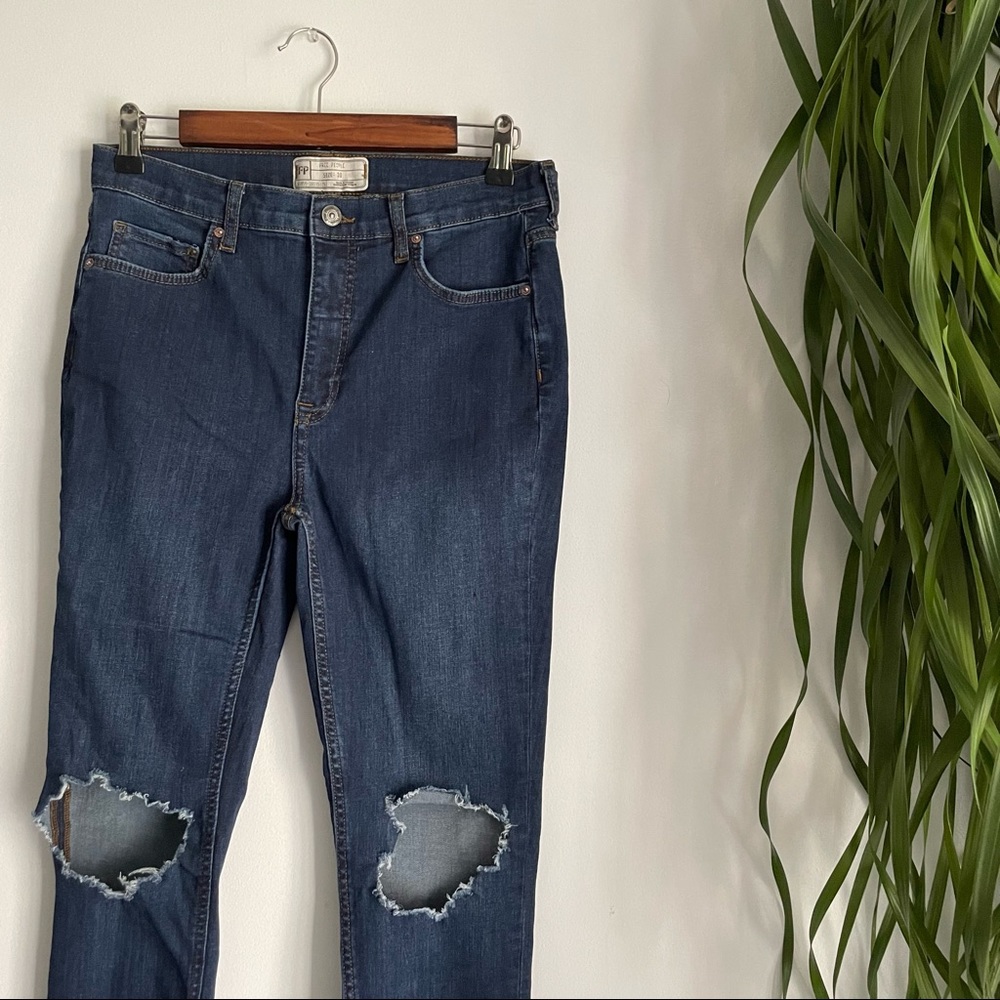 Free People Dark Wash Skinny Jeans size 30